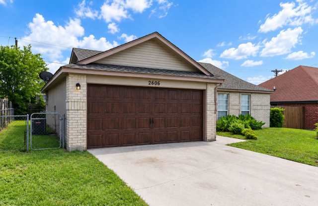 3-Bedroom Killeen Home with Fireplace & Fenced Yard Gallery 4