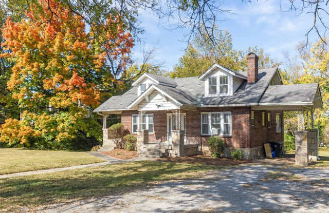Berry Hill Craftsman! 3br/1bath Gallery 1
