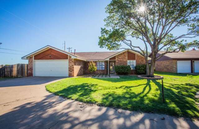 Available June 15th: Spacious 3 Bed, 2 Bath Ready for You! photos photos