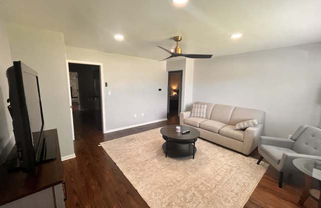 3113-3115 Silver Rock Avenue - 3115 Gallery 1