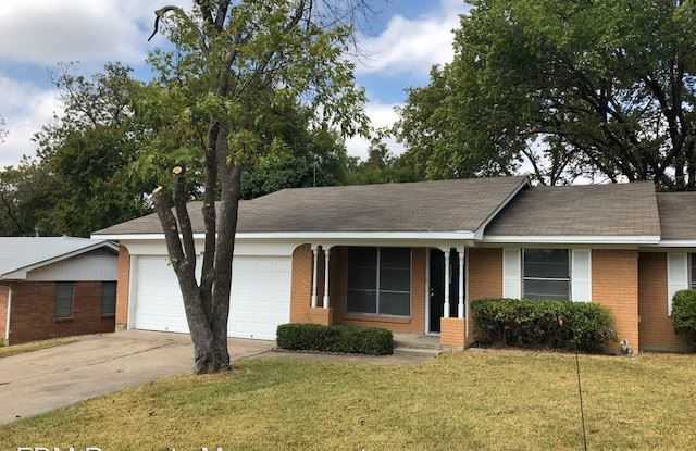 804 W Baldridge - 804 Baldridge Street, Ennis, TX 75119