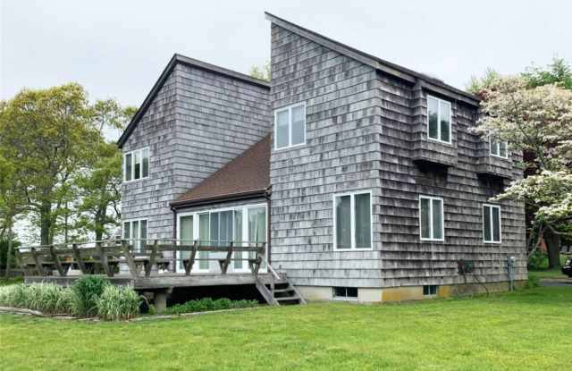 240 Wampum Way - 240 Wampum Way, Southold, NY 11971
