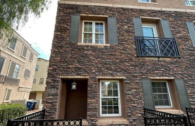 Waterfront home, great location, upgrades - A must see in Gilbert - 1678 East Bridgeport Parkway, Gilbert, AZ 85295