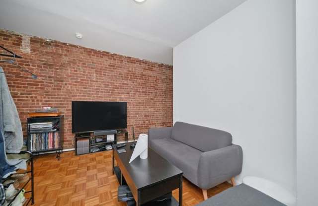 335 West 43rd Street Gallery 1