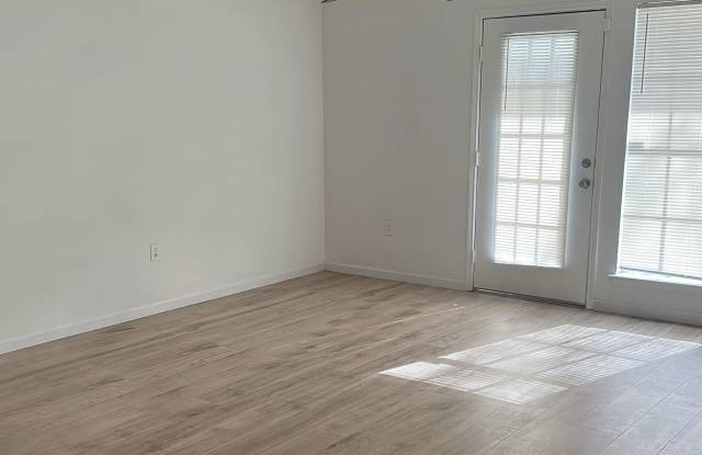 3220-G Virginia Downs Gallery 3