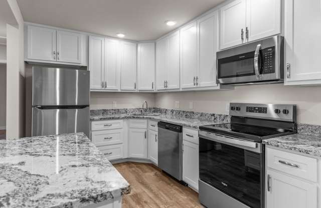 1,550+ Newly Updated 2 Bedroom 2 Bath 969 square feet apartment - 2201 Sherman Square Drive, St. Charles, MO 63303