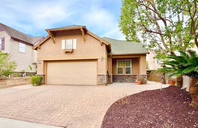 Beautiful Home in the Wonderful, Private, & Gated Poets Square HOA Community of Fallbrook! photos photos