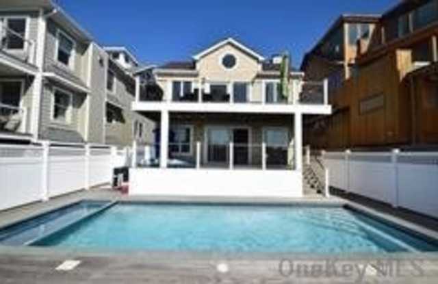 995 Oceanfront - 995 Oceanfront, Long Beach, NY 11561