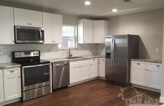 2305 MERLE CIR - 2305 Merle Circle, Bellview, FL 32526
