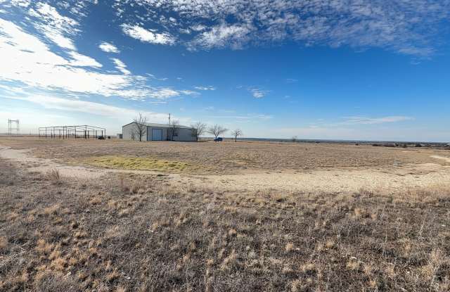 3 bedroom 2 bathroom Barn dominium on 10 acres! photos photos