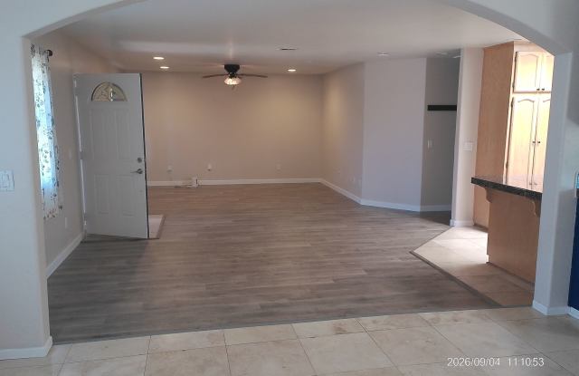 3 bed 2 bath with 3 car garage Gallery 4