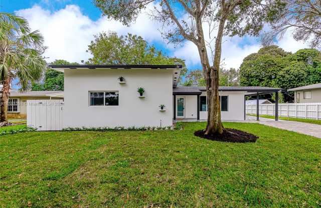 1061 W Country Club Cir - 1061 West Country Club Circle, Plantation, FL 33317