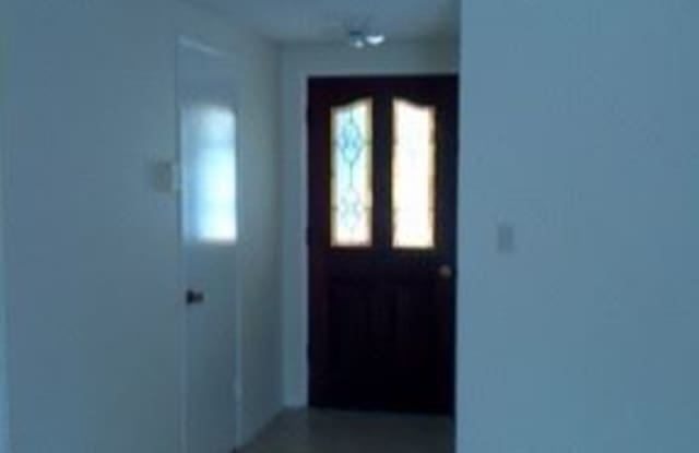 197 Stanford Ln. Gallery 4