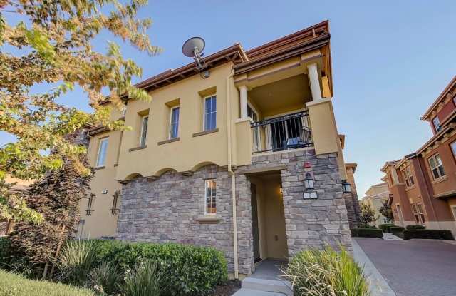 Stunning 3BD/3BA Townhouse Condo in Desirable Livermore Location - Minutes from Las Positas College! Gallery 3