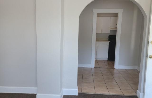 Quaint 2 bedroom in St. Petersburg Gallery 4