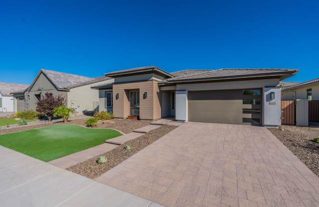 Exquisite luxury home in thriving Gilbert - 1480 East San Carlos Way, Maricopa County, AZ 85298