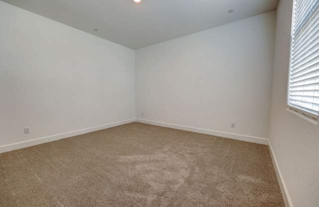 Brand new home in Riverstone - 915 Blue Oak Lane West, Madera County, CA 93636