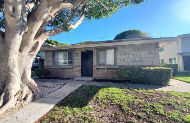 Charming Two Bedroom Manor Condo - 2612 Yardarm Avenue, Port Hueneme, CA 93041