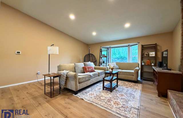 Furnished 2BR SW Portland Home Near OHSU, St. Vincent, Nike & Tigard Gallery 3