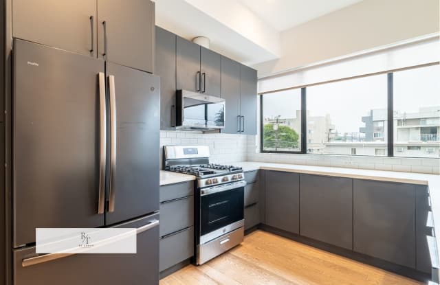 Modern 4-Level Residence with Private Patio & Expansive Westside Views ! Gallery 3