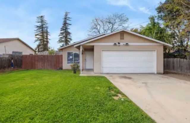 Charming 3 Bedroom, 2 Bathroom Home for Rent** photos photos