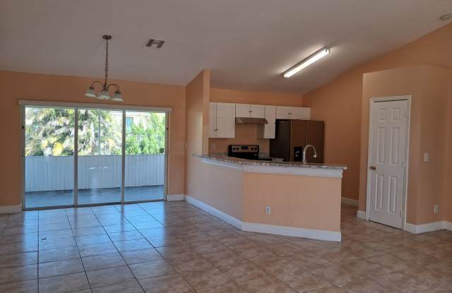 Beautiful Lehigh Home *** $500 off 1st month rent *** Gallery 4