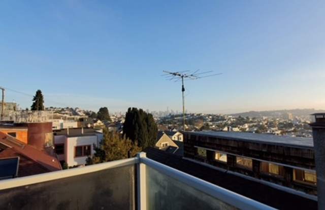 Epic REA - AzariPM- Panoramic view; 3 specious bedrooms, 2 bathrooms - top floor - Parking - located in beautiful Noe Valley neighborhood Gallery 2
