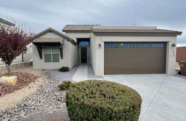 Beautiful Contemporary Style Home in Sonoma Ranch Area - 2816 Maddox Loop, Las Cruces, NM 88011