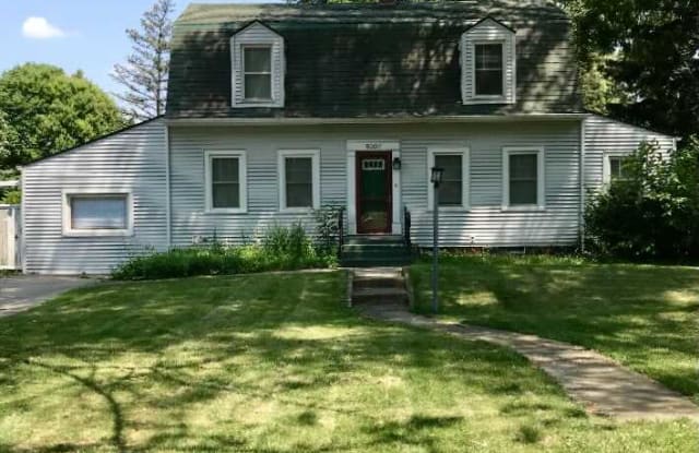 8307 Greenwood Ave - 8307 Greenwood Avenue, Munster, IN 46321