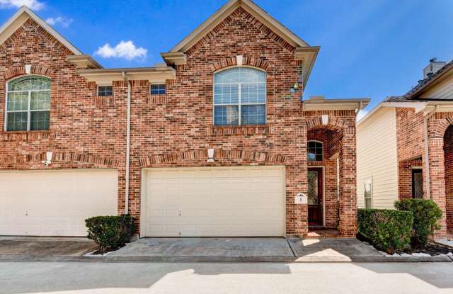 Beautiful 3bed/2.5bath townhome in a gated community! - 6222 Skyline Drive, Houston, TX 77057