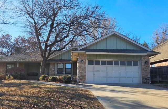 Large Edmond Home near UCO photos photos