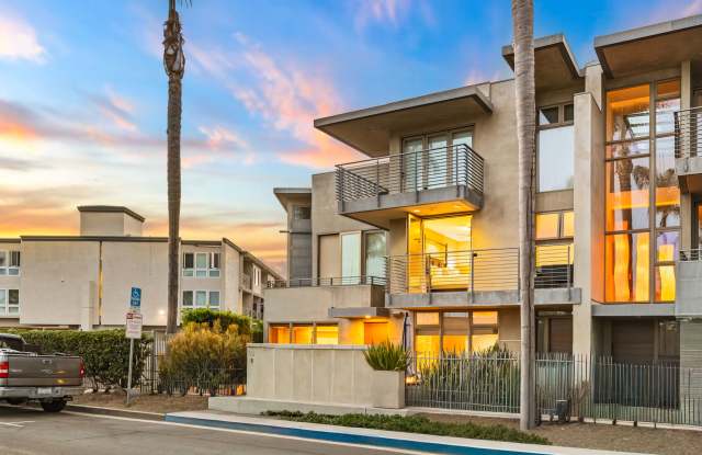 1052 Anchorage Ln Gallery 1