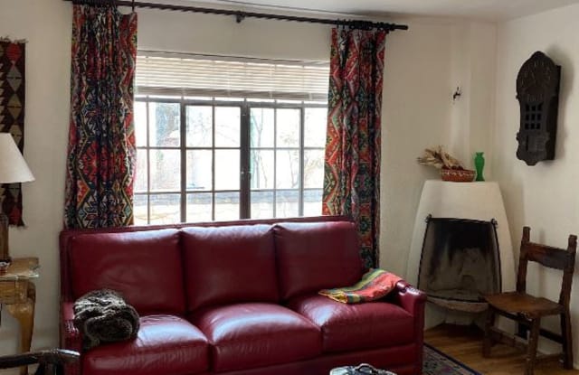 807 Gildersleeve St B - 807 Gildersleeve St, Santa Fe, NM 87505