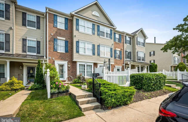 4268 MAPLE PATH Circle Gallery 2
