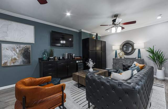 The Village at Bellaire Apartments Gallery 4