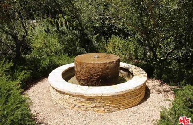 15442 MULHOLLAND Drive Gallery 4