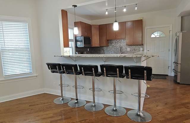 4222 N Laramie Avenue Gallery 4