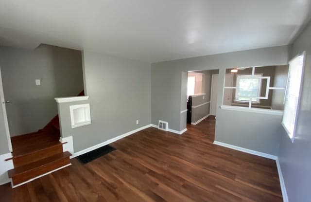 136 North Everett Avenue Gallery 3