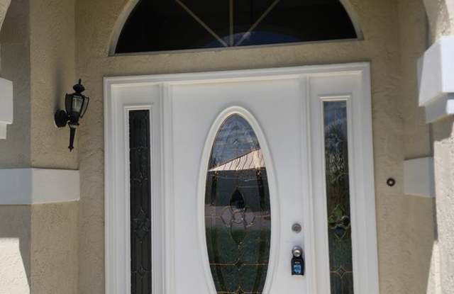 3 BEDROOM / 2 BATHROOM HOUSE FOR RENT! Gallery 1