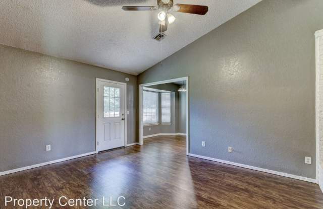 16921 Applewood Dr Gallery 3