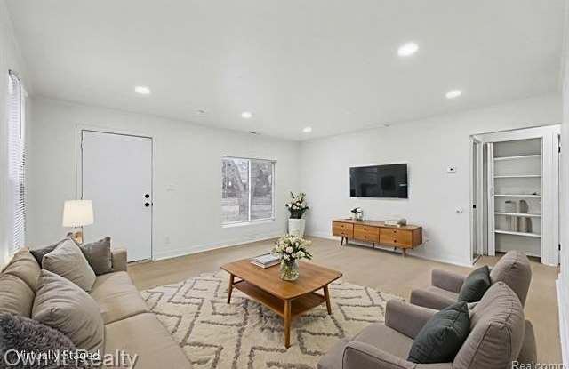 10821 Albany Street Gallery 4