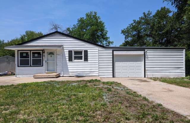 3 Bedroom house at Chiefs and Royals Stadium with a 600 sf garage/work shop photos photos 3 Bedroom house at Chiefs and Royals Stadium with a 600 sf garage/work shop photos photos