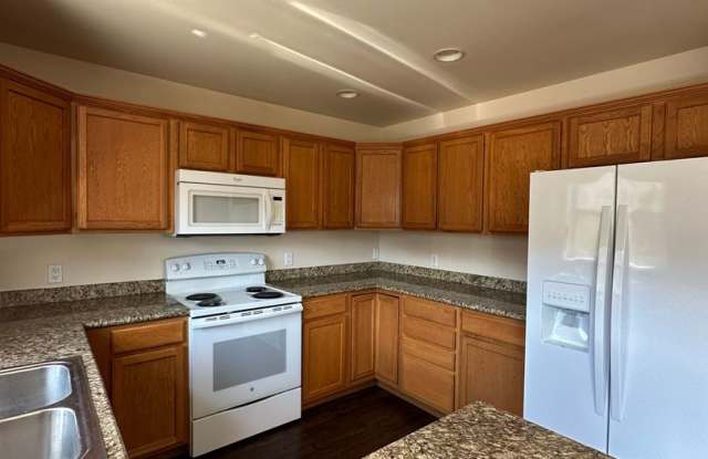Three Bedroom Two and One Half Bath Duplex with Two Car Garage Gallery 4
