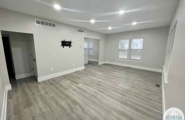 5 Bedroom / 2 Bath House - NEAR SEMO's CAMPUS photos photos