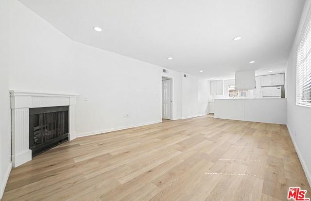 1820 S Barrington Ave Gallery 3