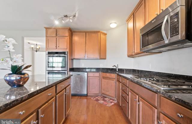 2261 KEW GARDENS DRIVE Gallery 4