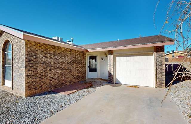 3 Bed / 1.75 Bath in Alamogordo, NM! - 721 Russell Court, Alamogordo, NM 88310