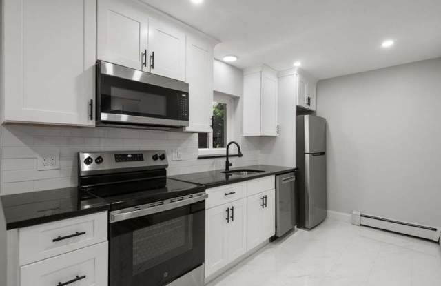 Charming 1BR Condo in Newtonville Gallery 3