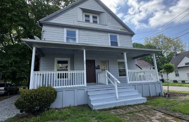 583 Schiller Avenue - 2 photos photos