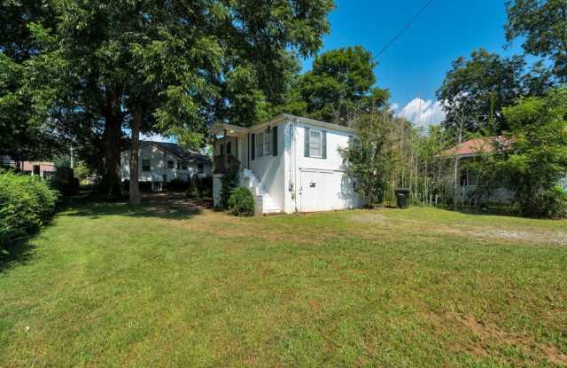 Charming 2 Bed / 1 Bath Gem – Schedule Your Tour Today! Gallery 4